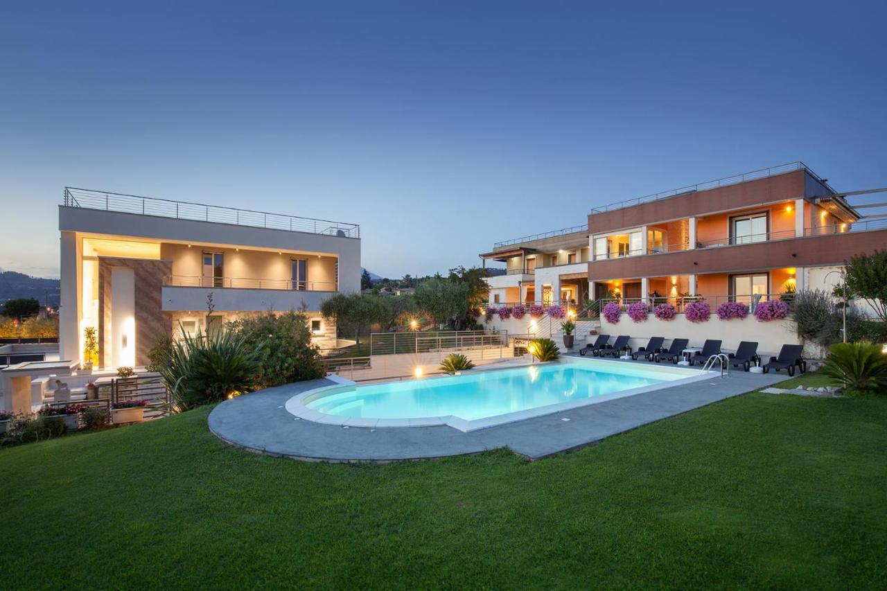 Villa Aurora-Holiday Home Apt3 Bardolino Bagian luar foto