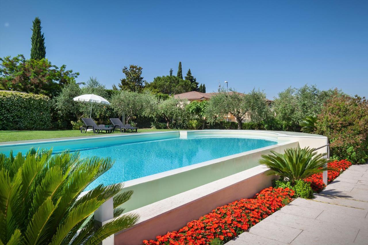 Villa Aurora-Holiday Home Apt3 Bardolino Bagian luar foto