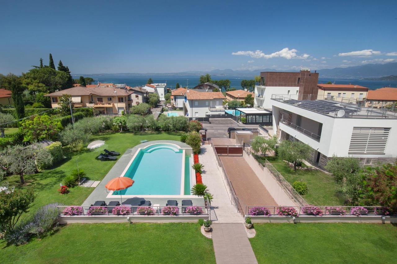 Villa Aurora-Holiday Home Apt3 Bardolino Bagian luar foto