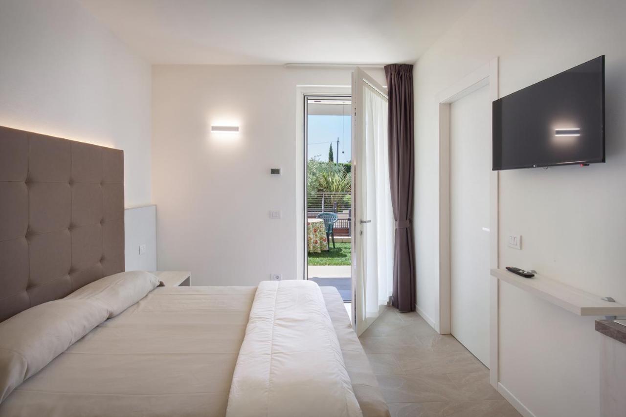 Villa Aurora-Holiday Home Apt3 Bardolino Bagian luar foto