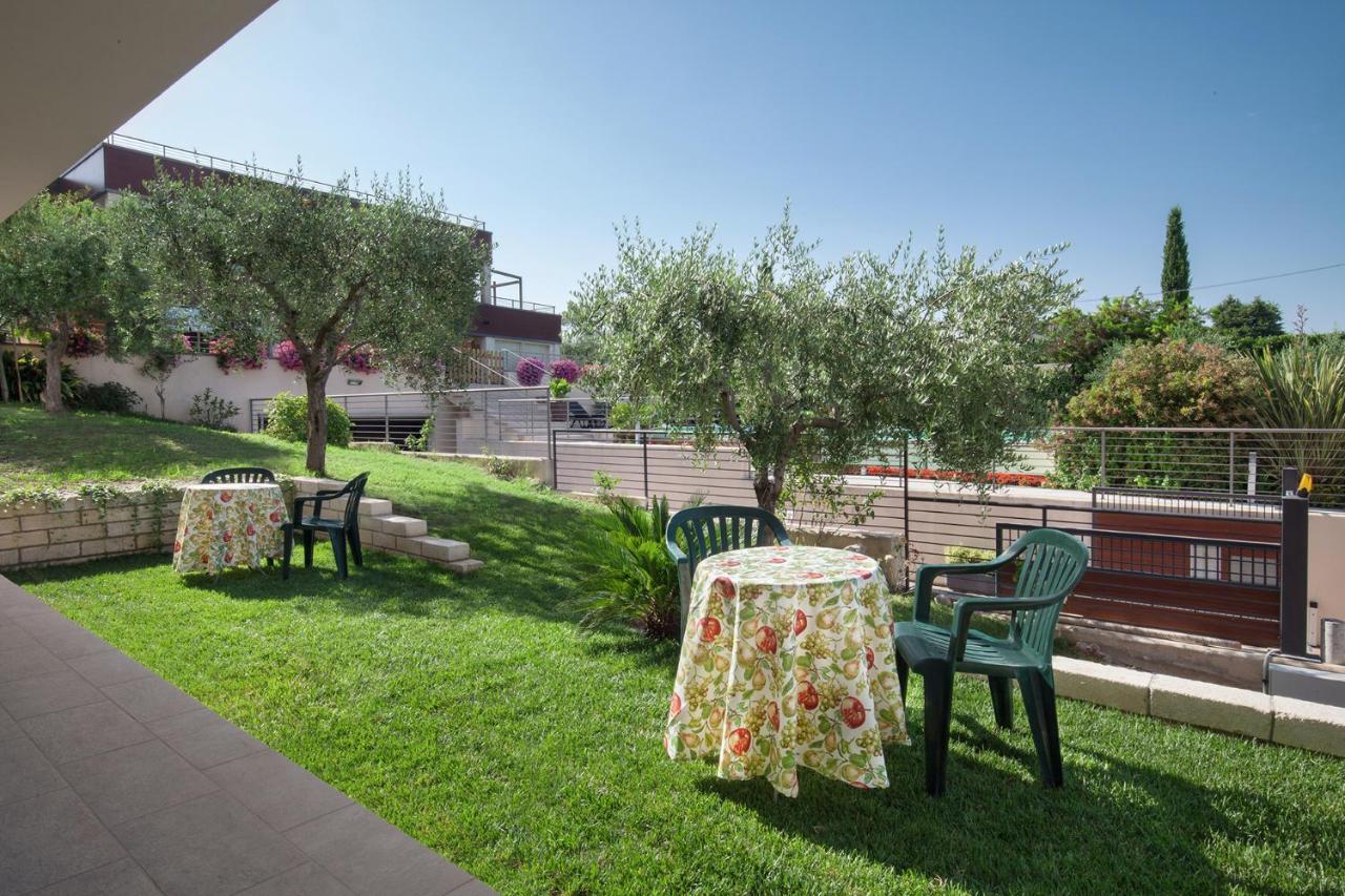 Villa Aurora-Holiday Home Apt3 Bardolino Bagian luar foto