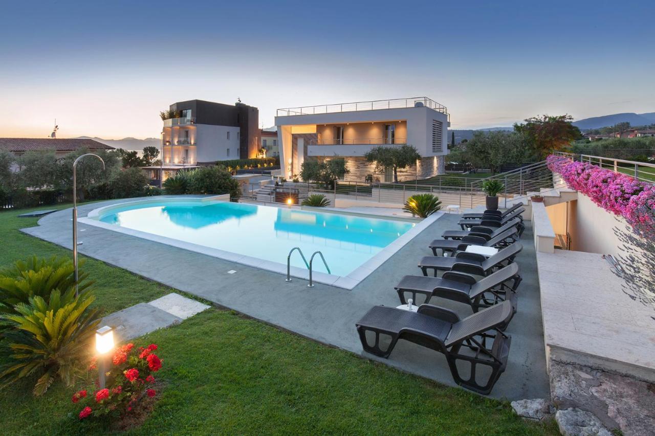 Villa Aurora-Holiday Home Apt3 Bardolino Bagian luar foto