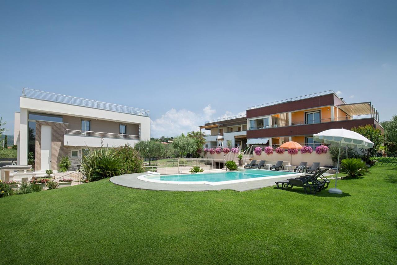 Villa Aurora-Holiday Home Apt3 Bardolino Bagian luar foto