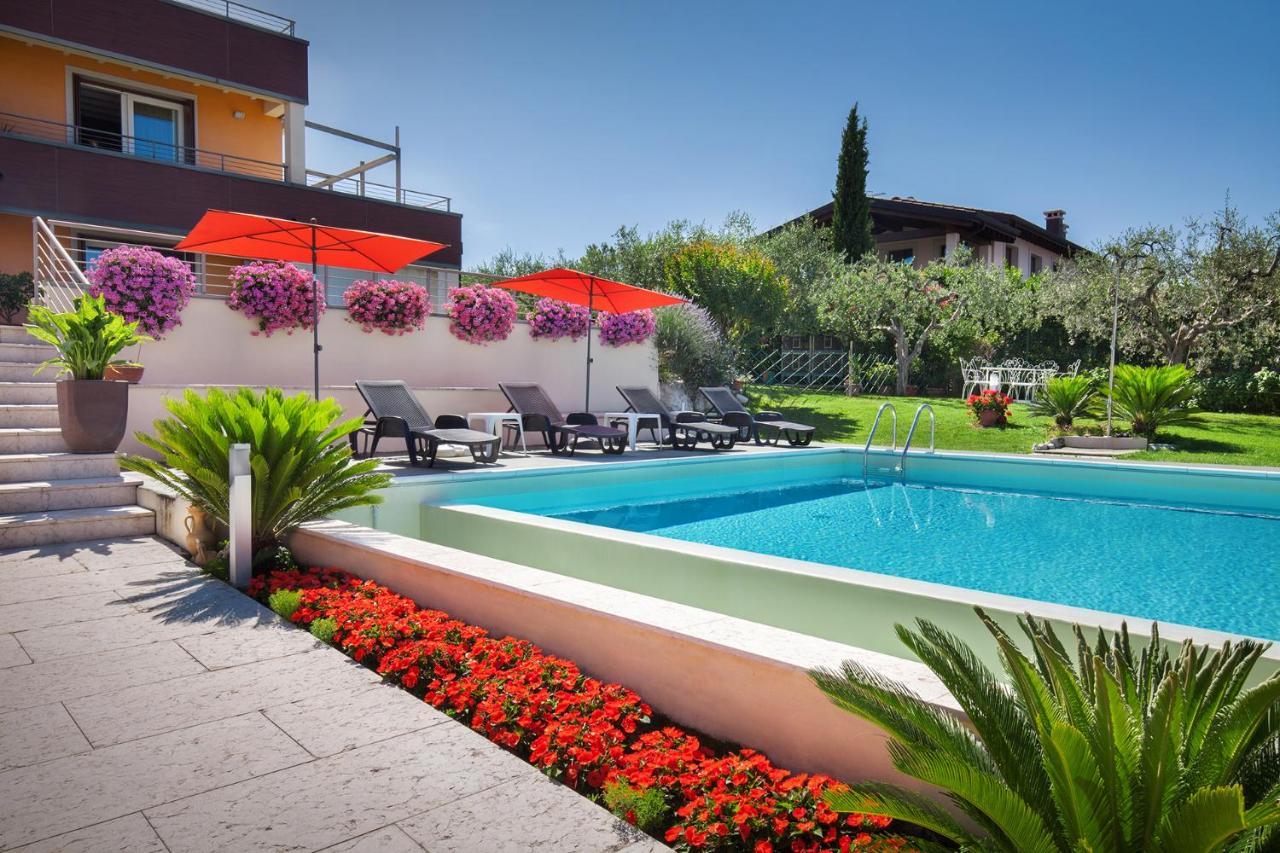 Villa Aurora-Holiday Home Apt3 Bardolino Bagian luar foto