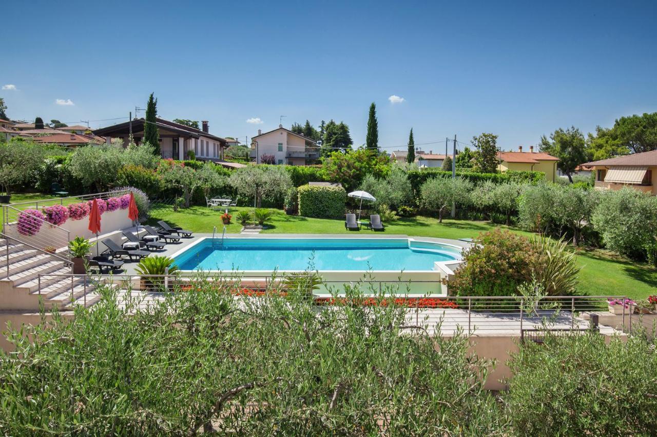 Villa Aurora-Holiday Home Apt3 Bardolino Bagian luar foto