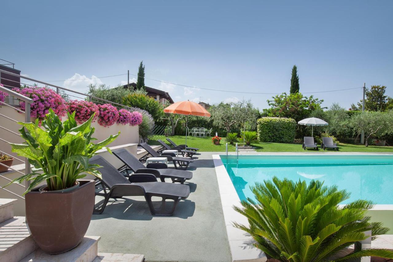 Villa Aurora-Holiday Home Apt3 Bardolino Bagian luar foto