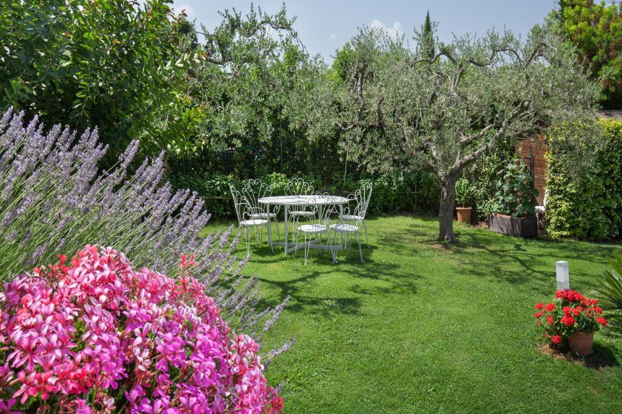 Villa Aurora-Holiday Home Apt3 Bardolino Bagian luar foto